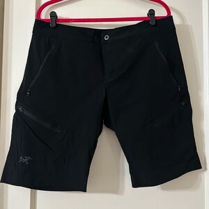 Arcteryx men’s black shorts size 38